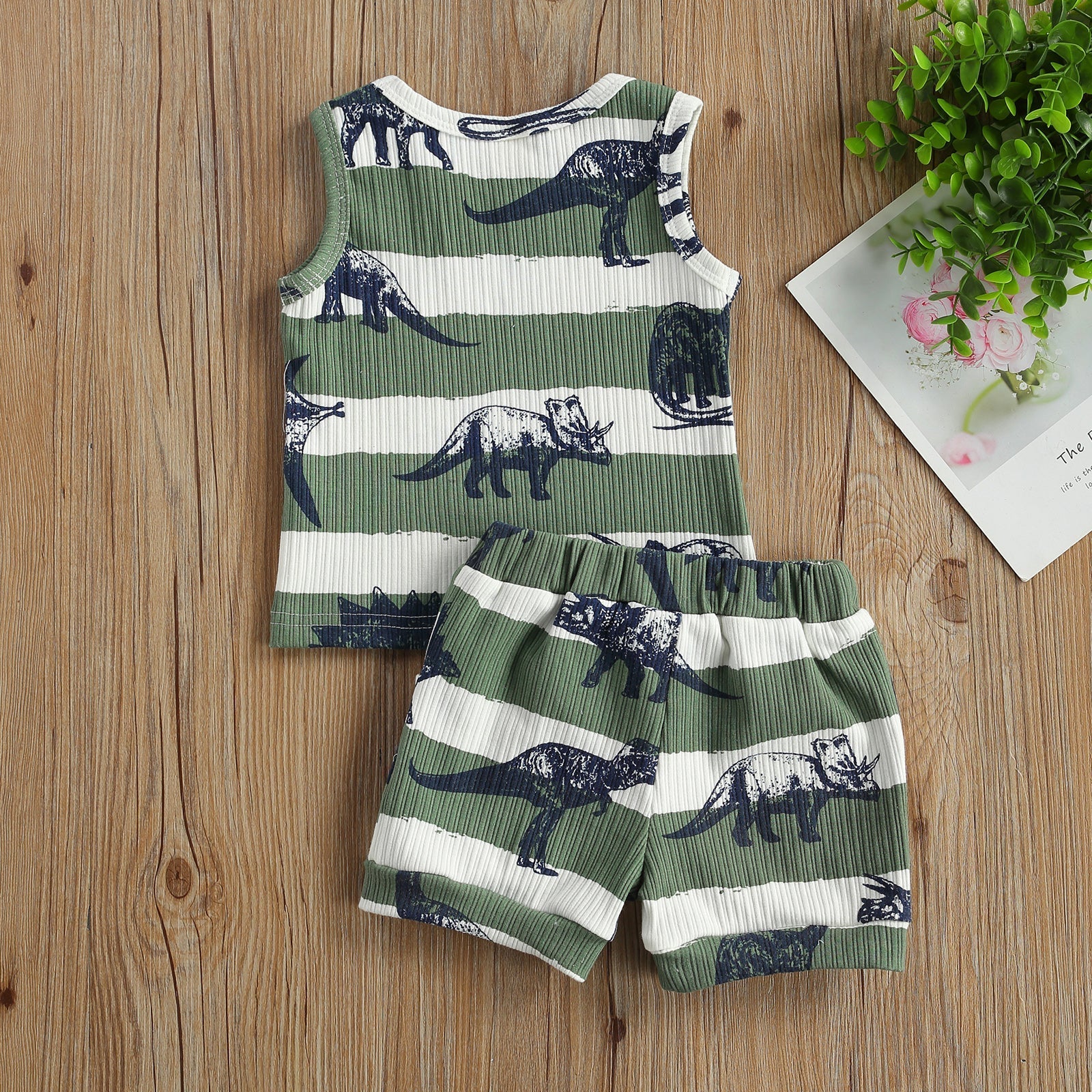 Conjunto Bebê Regata Dinossauros — Camiseta + Shorts