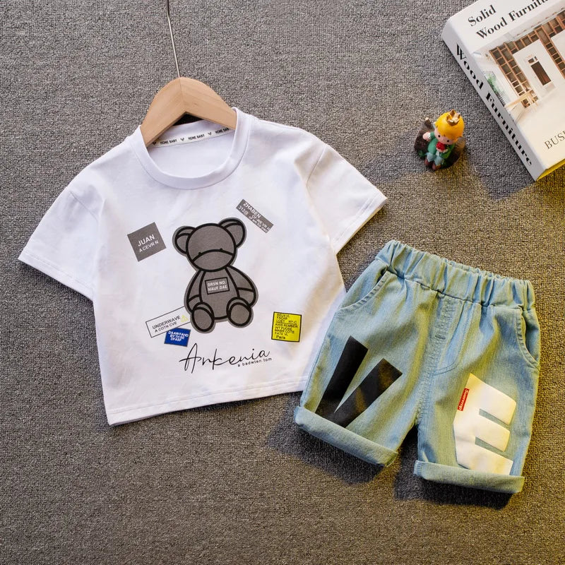 Conjunto Infantil Streetwear Ursinho Patch — Camiseta + Bermuda Jeans