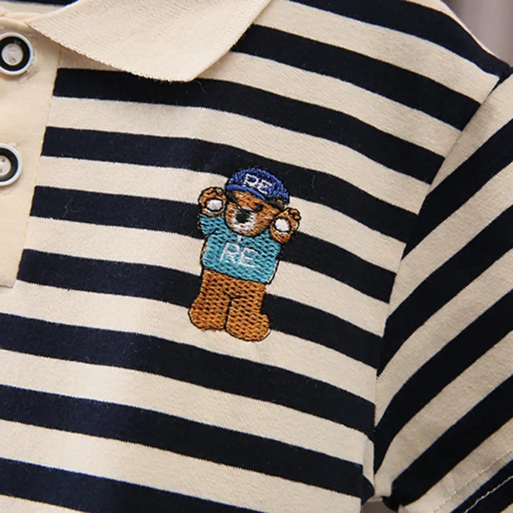 Conjunto Infantil Polo Listrado com Ursinho — Camisa + Bermuda Caramelo