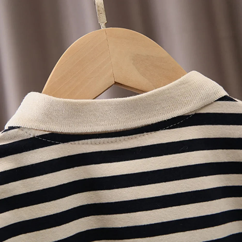 Conjunto Infantil Polo Listrado com Ursinho — Camisa + Bermuda Caramelo