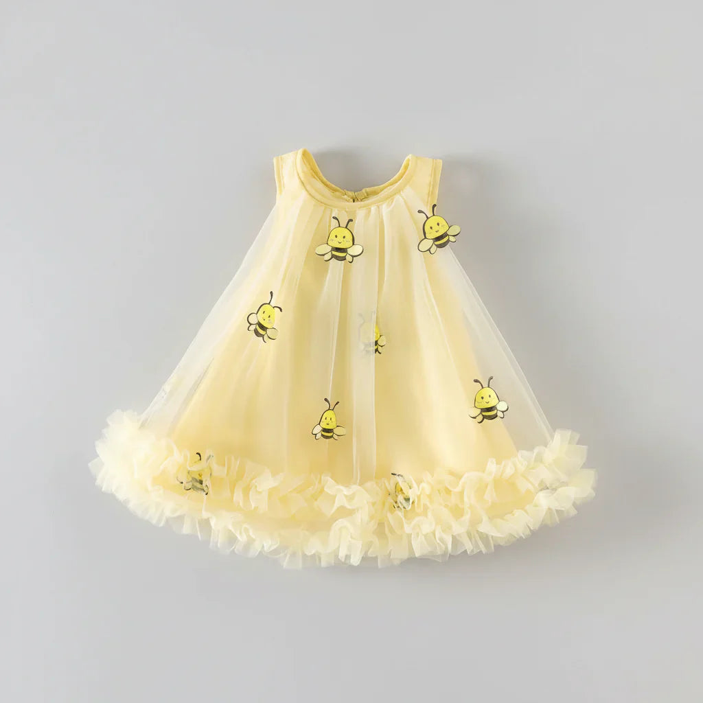 Vestido Infantil Azul Waffle — Babados + Bordado de Insetos Fofos