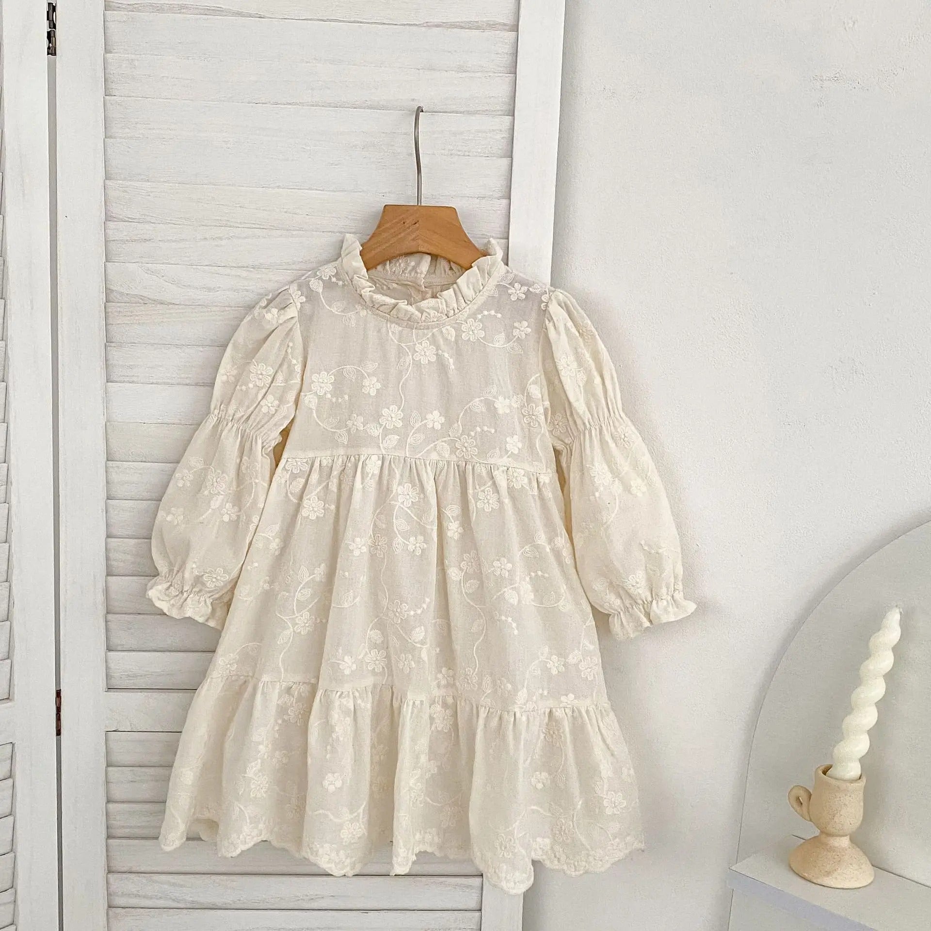 Sofia™ – Vestido Princesa Infantil com Bordado Floral