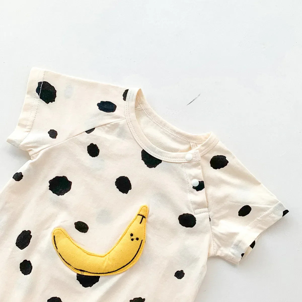 Macacão Curto Banana Poá — Off-White