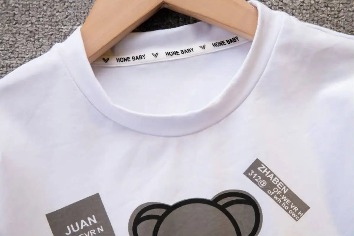 Conjunto Infantil Streetwear Ursinho Patch — Camiseta + Bermuda Jeans