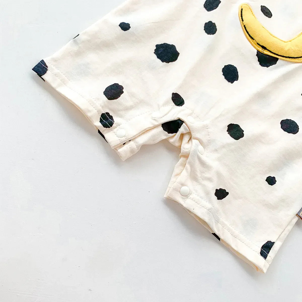Macacão Curto Banana Poá — Off-White