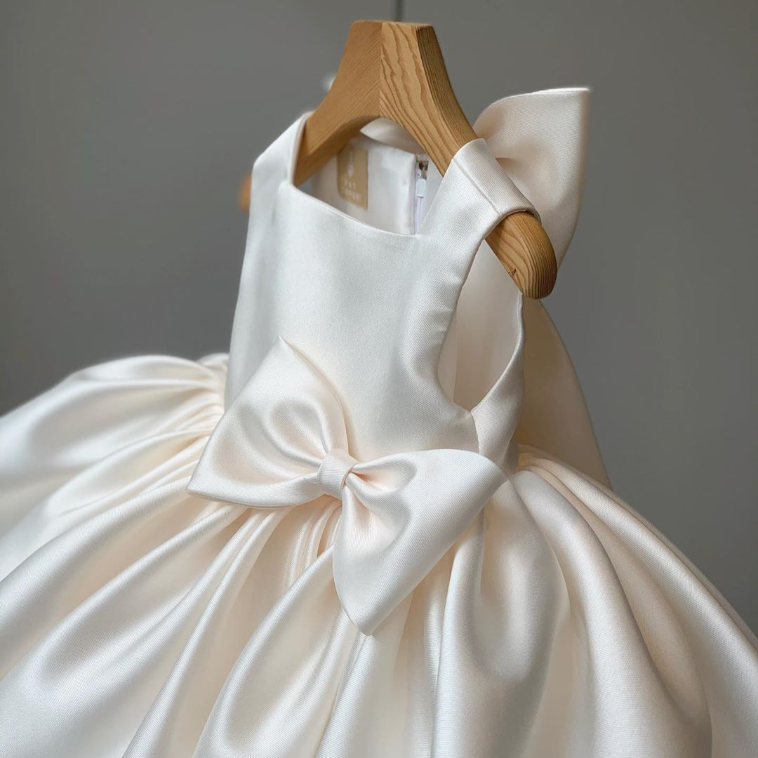 Vestido Infantil Elegante de Princesa com Laços