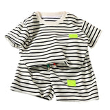 Conjunto Bebê Listrado com Patch Neon — Camiseta + Shorts