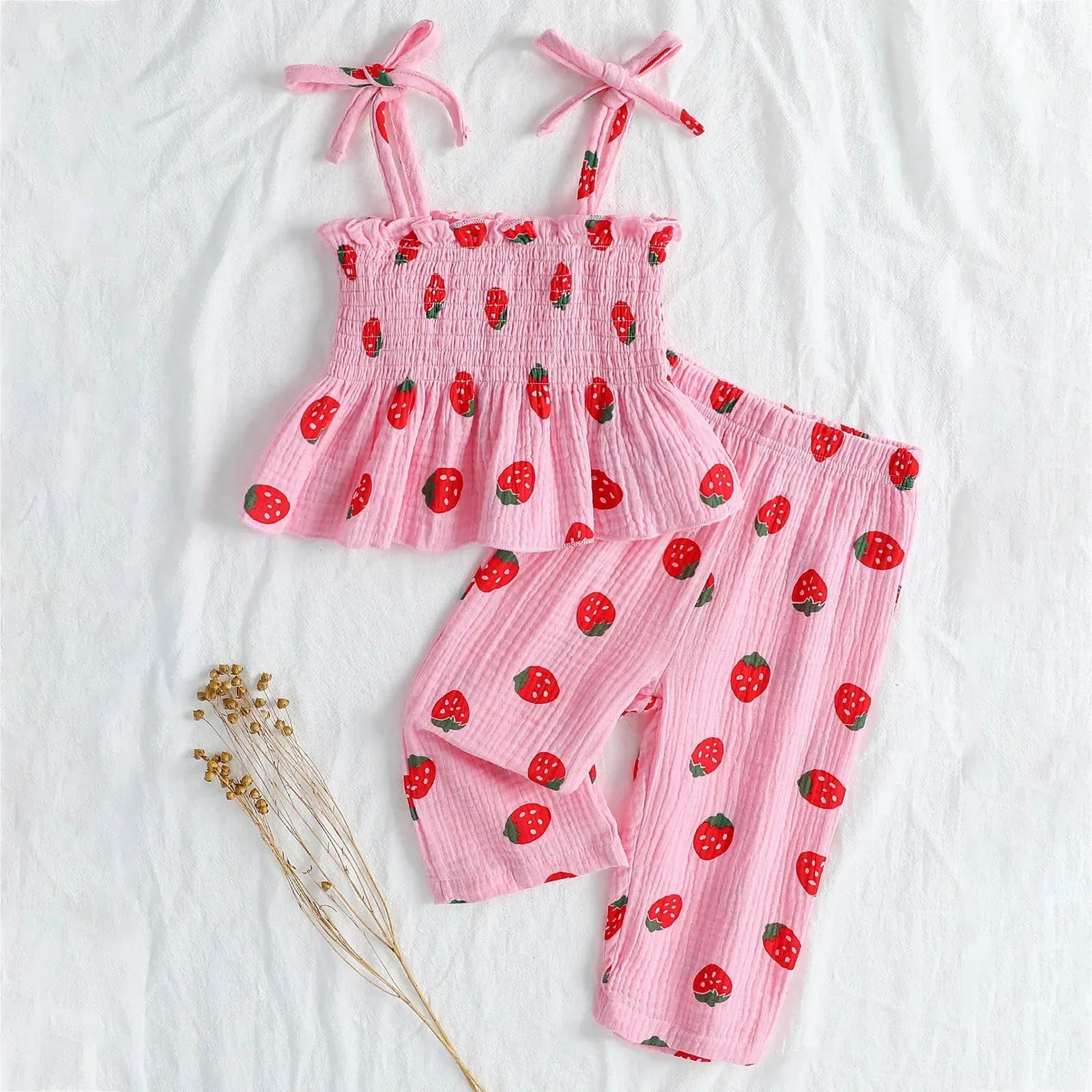 Conjunto Infantil Moranguinho Rosa — Blusa + Calça com Detalhes Franzidos