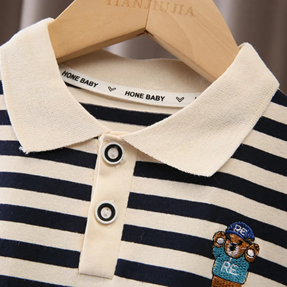 Conjunto Infantil Polo Listrado com Ursinho — Camisa + Bermuda Caramelo