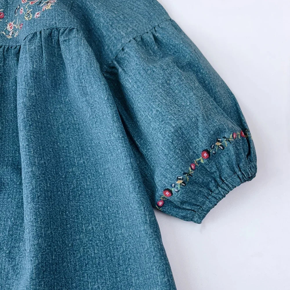 Vestido Infantil Azul-Petróleo Encanto Floral — Pala Bordada + Mangas Bufantes