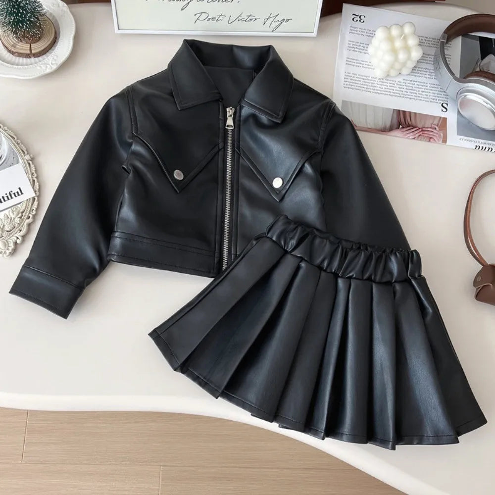 Conjunto Infantil Estilo Urbano — Jaqueta de Couro Sintético + Vestido de Saia Plissada