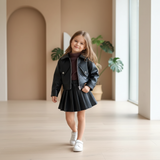Conjunto Infantil Estilo Urbano — Jaqueta de Couro Sintético + Vestido de Saia Plissada