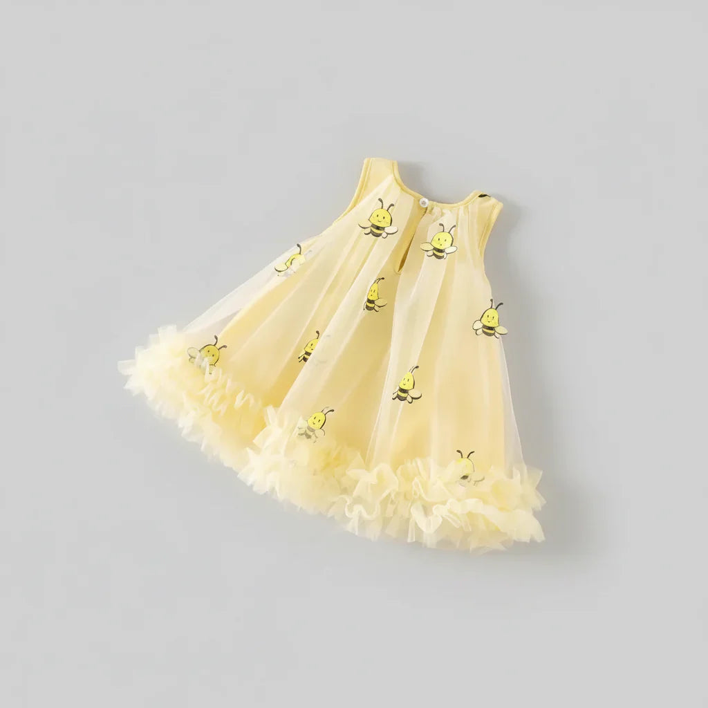 Vestido Infantil Azul Waffle — Babados + Bordado de Insetos Fofos